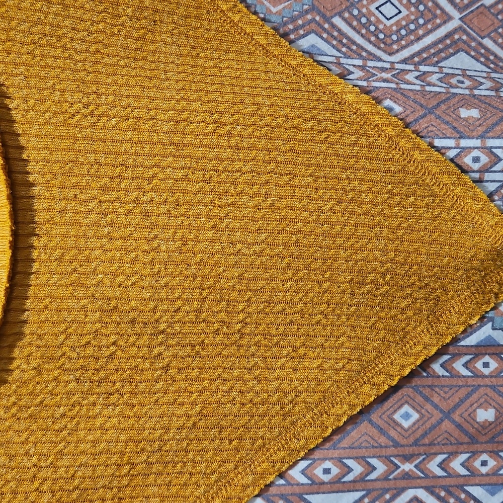 3/$15 Geometric Patterned Top - Picture 2 of 9